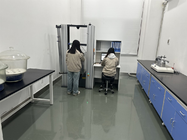 38微機(jī)控制高低溫電子萬能檢測(cè)機(jī)